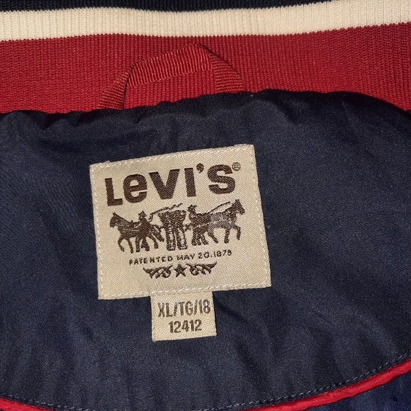 Levis wind breaker / light weight Jacket - Picture 4 of 10